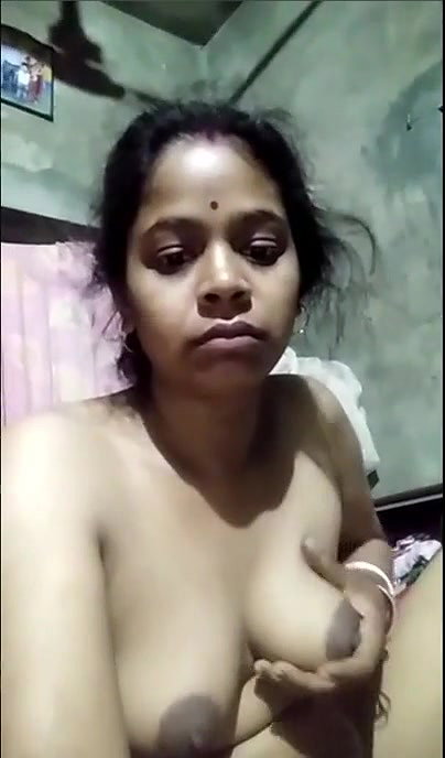 Aunty showing her full body