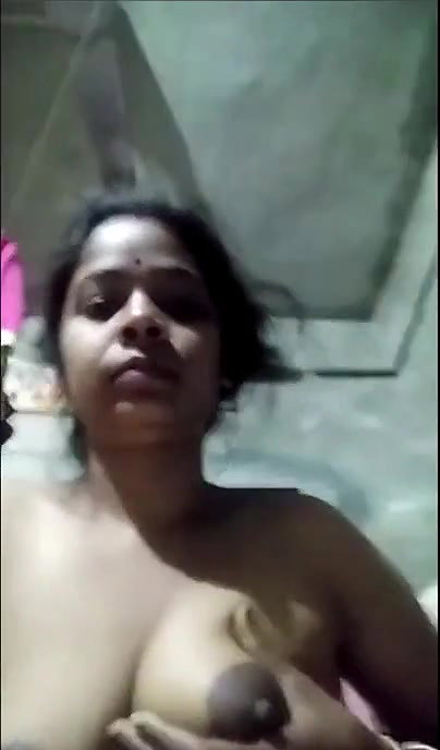 Aunty showing her full body