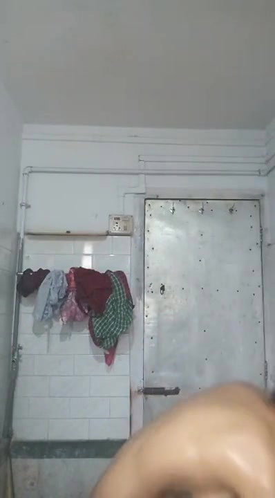 Indian girl bathing vedio