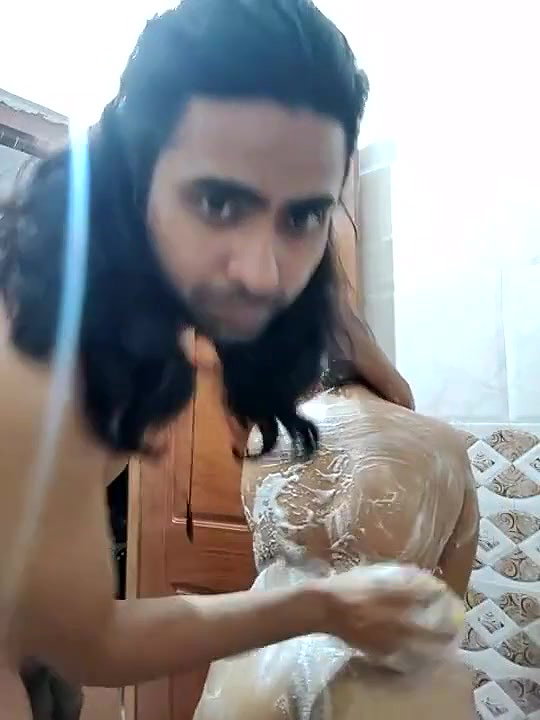 Boyfriend girlfriend bathing together