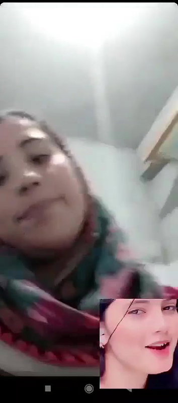 Pakistani beautiful lady viral boobs show MMS