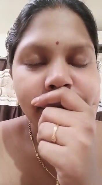 lonely Indian bhabhi boob show for secret lover