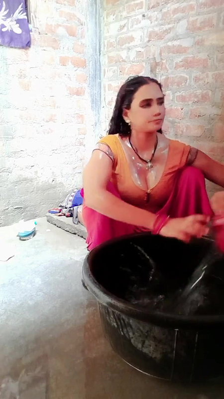 village bhabhi wet big boobs show during bath