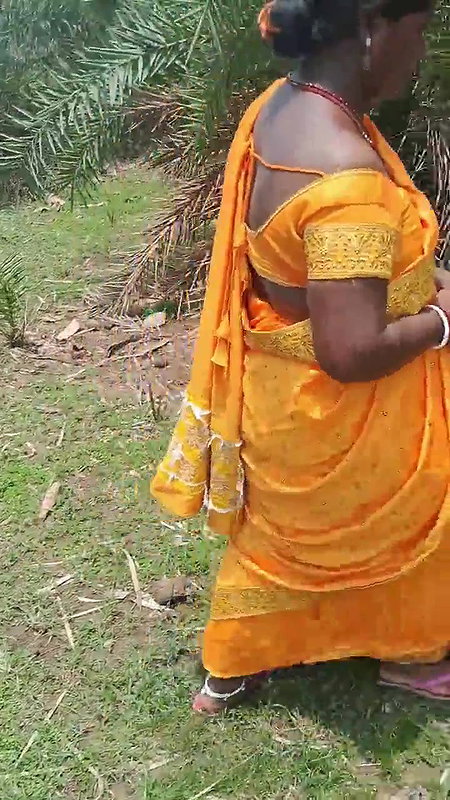 mature Desi randi sex outdoors in standing state