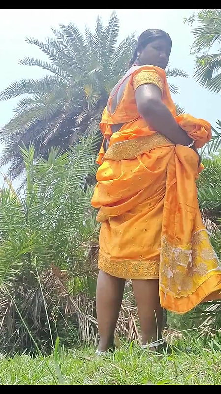 mature Desi randi sex outdoors in standing state