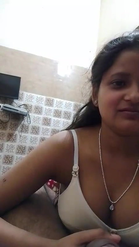 GF erotic blowjob in viral Punjabi sex video