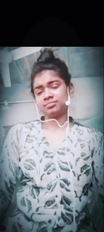 first time boob show of a hot Indian viral girl