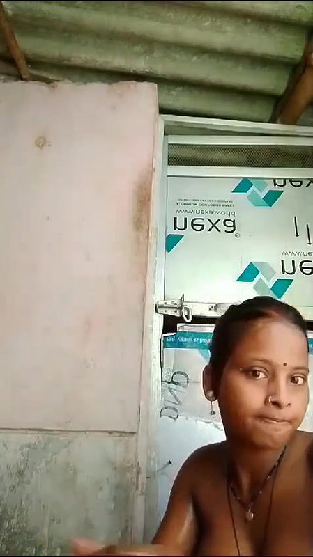 dusky village bhabhi nude bath video for ex lover