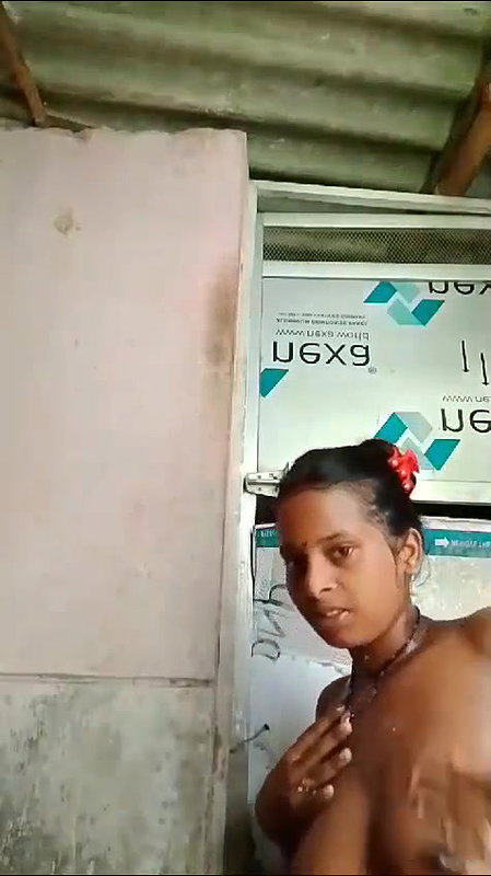 dusky village bhabhi nude bath video for ex lover