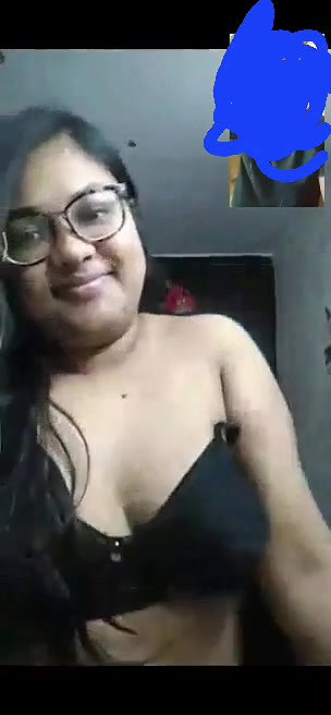 girlfriend removing bra and viral big boobs show