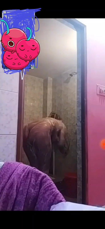 girlfriend fingering video call and nude bath