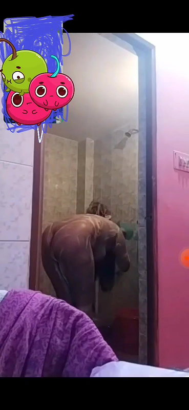 girlfriend fingering video call and nude bath