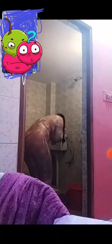 girlfriend fingering video call and nude bath