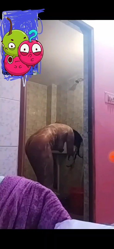 girlfriend fingering video call and nude bath