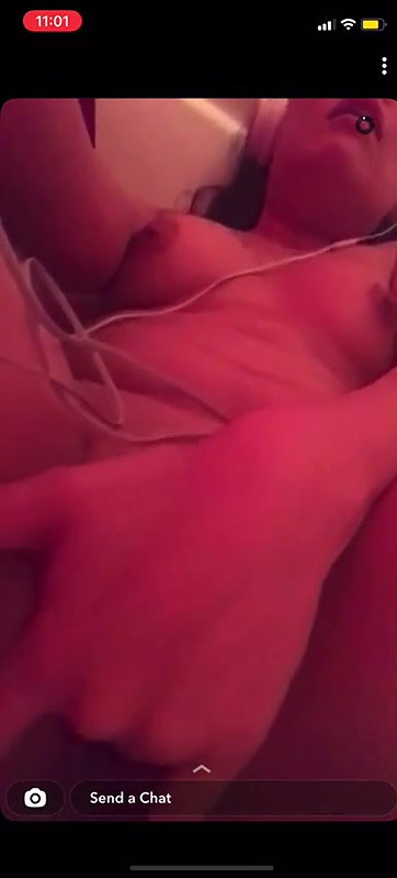Indian girl fingering horny pussy in nudity