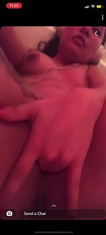Indian girl fingering horny pussy in nudity