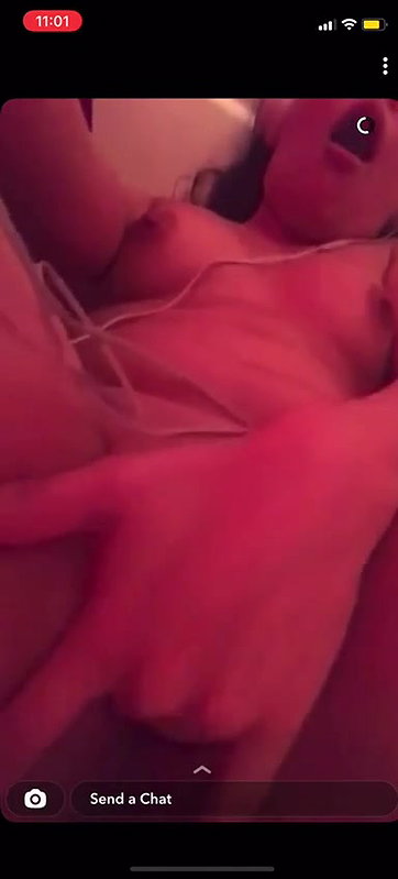 Indian girl fingering horny pussy in nudity