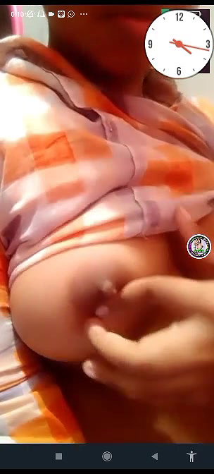 GF untouched boobs show on viral live video call