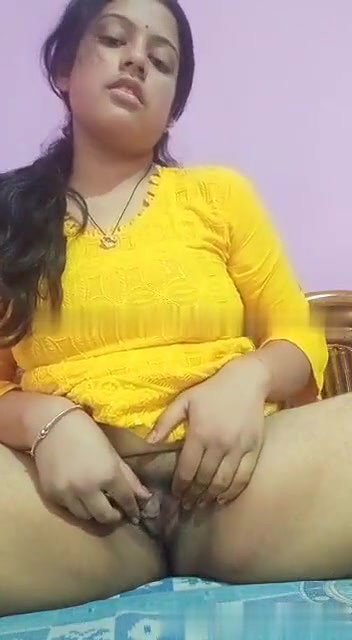 yellow tops girl naked Indian fingering viral MMS