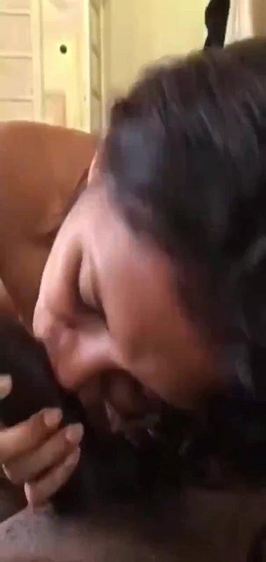 wife sucking big cock in Srilankan sex viral MMS