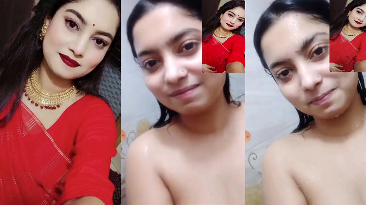 Beautiful Girl Nude Bathing Showing For Boyfriend