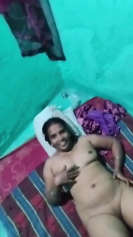 village Tamil sex aunty putting condom before sex