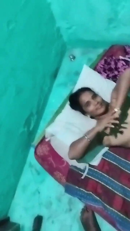 village Tamil sex aunty putting condom before sex