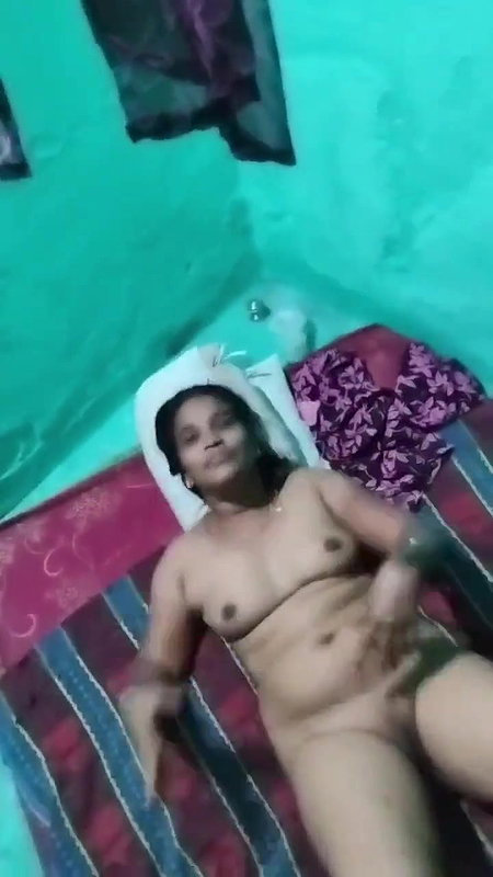 village Tamil sex aunty putting condom before sex