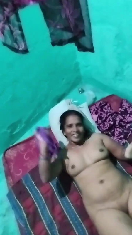 village Tamil sex aunty putting condom before sex