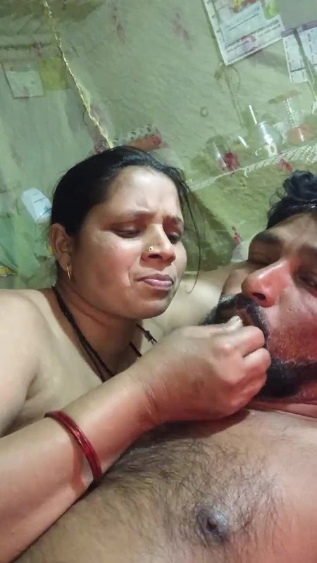 bhabhi giving handjob and blowjob Desi MMS HD