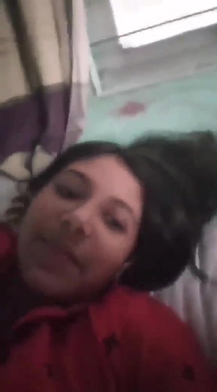 cute college girlfriend boobs show viral MMS