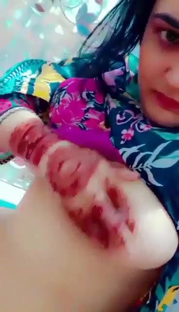 beautiful Pakistani sex GF naked viral show