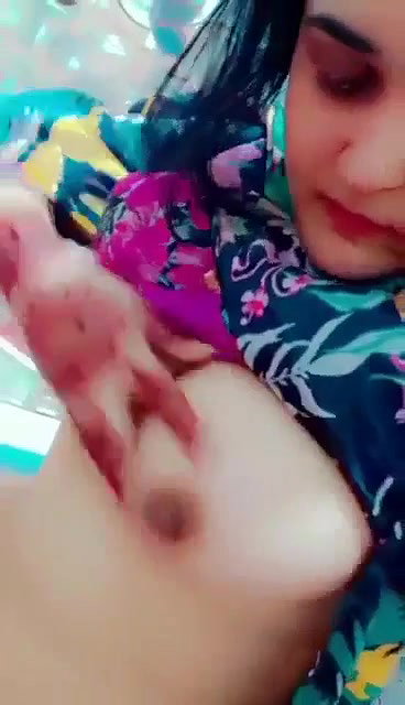 beautiful Pakistani sex GF naked viral show