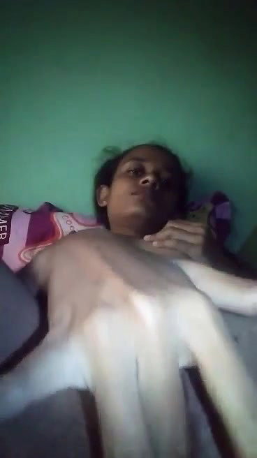 horny girl fingering wet pussy in Srilankan sex