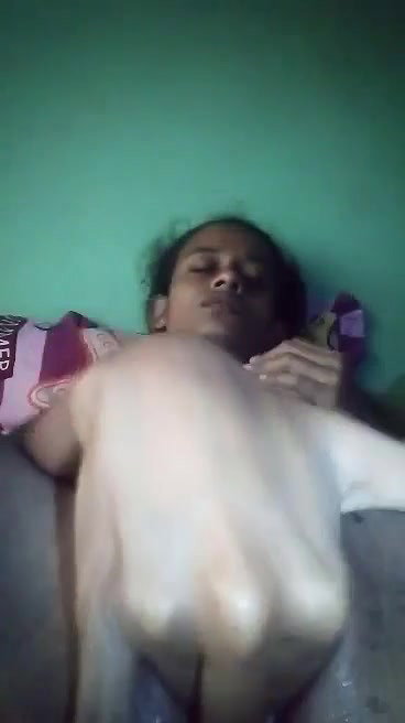 horny girl fingering wet pussy in Srilankan sex