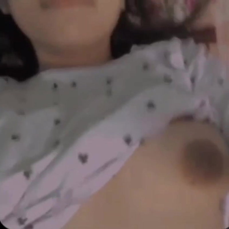 Bangladeshi sex chat girl showing her boobs