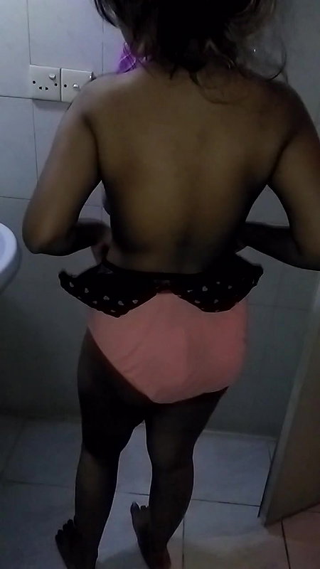 viral desi girl nude before lover in bathroom