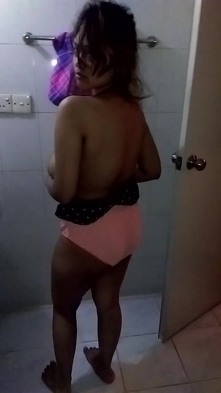 viral desi girl nude before lover in bathroom