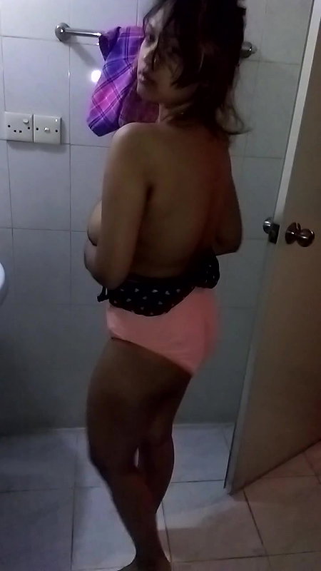 viral desi girl nude before lover in bathroom