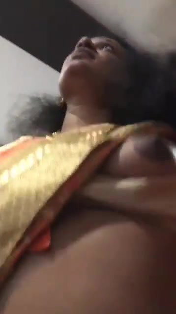 saree girl boob show to lover and boob press
