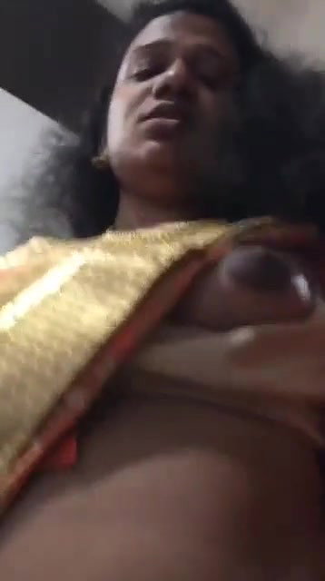 saree girl boob show to lover and boob press