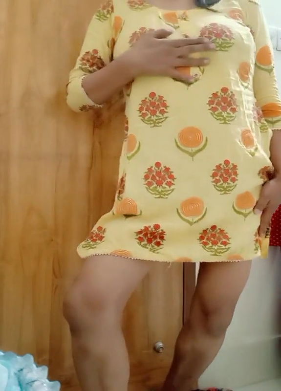 18 year old Bangladeshi college student Anika masturbates while dancing