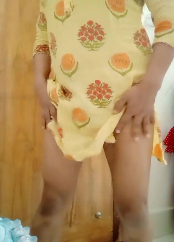 18 year old Bangladeshi college student Anika masturbates while dancing