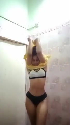 slim girlfriend nude bath video shared online