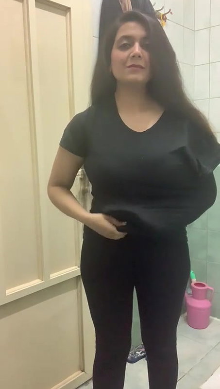 hot lady stripping and showing big boobs viral MMS
