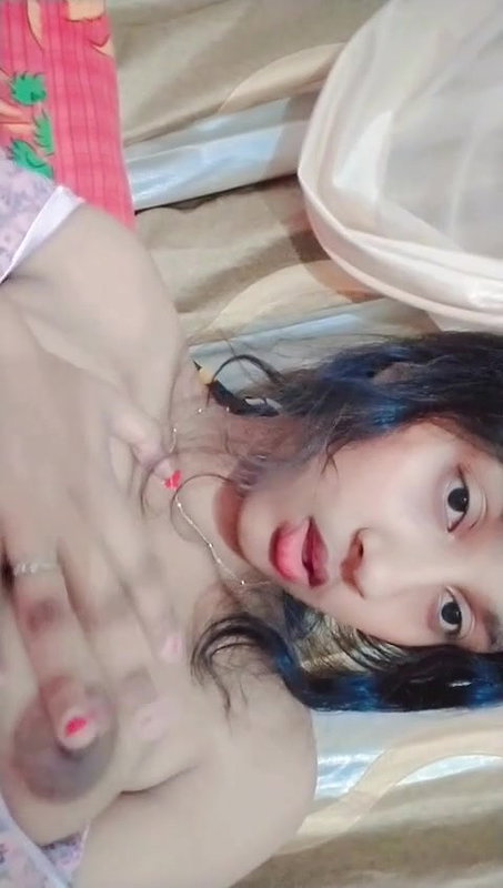gorgeous college girl boobs show viral MMS