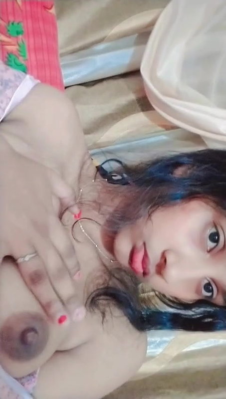 gorgeous college girl boobs show viral MMS