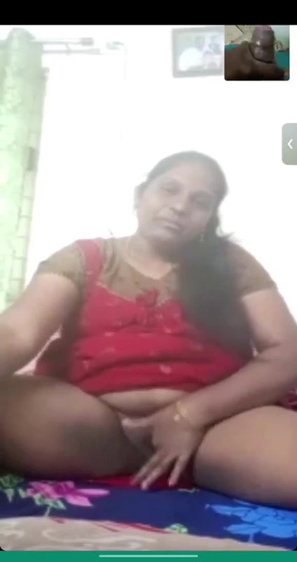 mature aunty masturbating on live video call sex