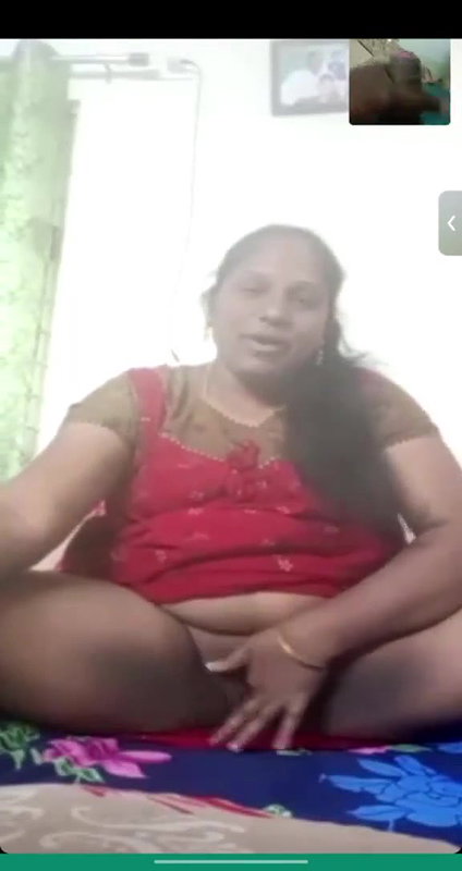 mature aunty masturbating on live video call sex