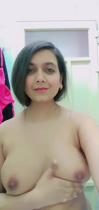 short haired Desi topless big boobs viral show